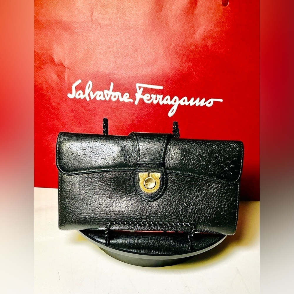 Salvatore Ferragamo Vintage Wallet – Iconic Gancini Design - Picture 13 of 14